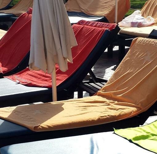 Zu sehen ist Bild 1 zum Beitrag mit dem Thema: Kühlendes Handtuch für Sonnenliege