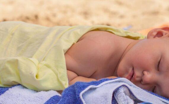 Zu sehen ist Bild 1 zum Beitrag mit dem Thema: Kühlhandtuch für Strand